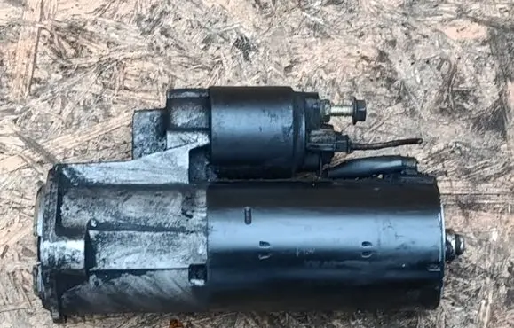 Volkswagen PASSAT B5.5 Starter motor 0001124020