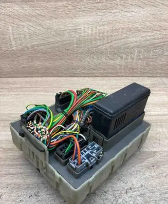 Ford Focus Fuse module 98AG14A07306 518251806