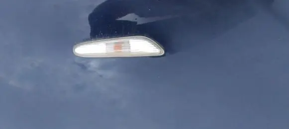 BMW 5 E60 E61 Front fender indicator light