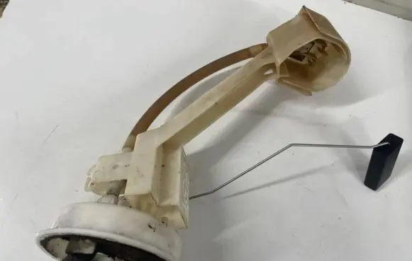 Audi A4 S4 B5 8D Fuel level sensor 8d0919673g