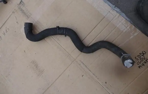 Renault Clio V Engine coolant pipe/hose 215030389R