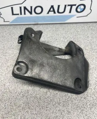 Engine mounting bracket