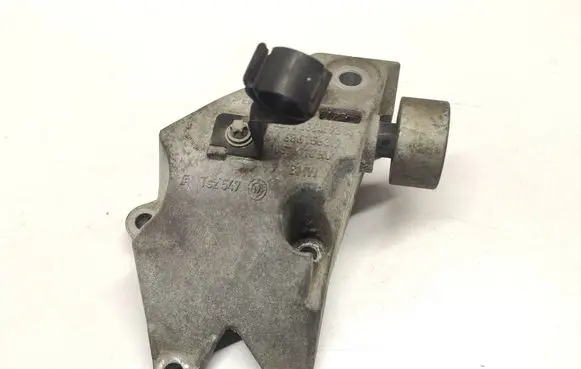 BMW 5 G30 G31 G38 Engine mounting bracket 6864593 6861563