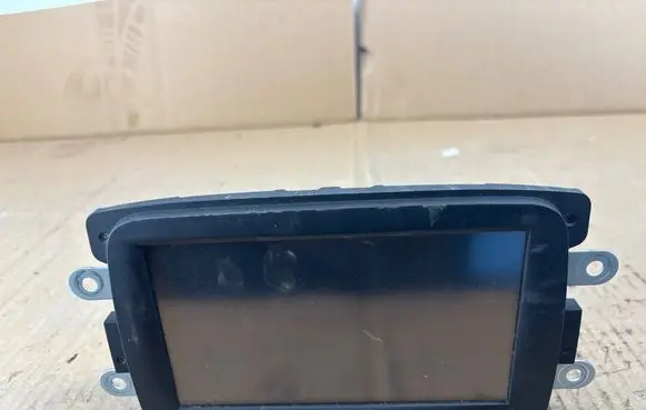 Renault Captur Radio/CD/DVD/GPS head unit 281150198R 276660 409475289