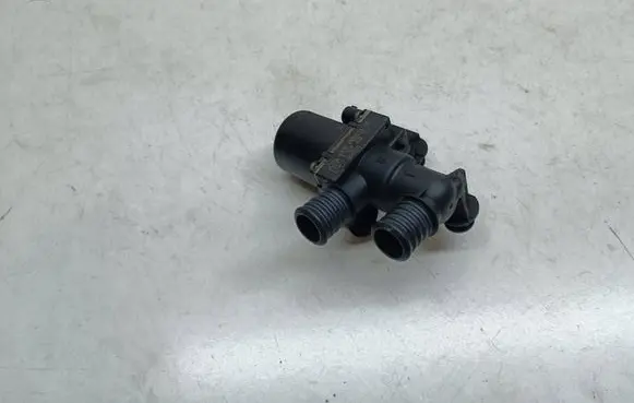 BMW 5 E60 E61 Coolant heater control valve 6920226 64116920226