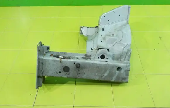 Hyundai i40 Front side member PRZOD