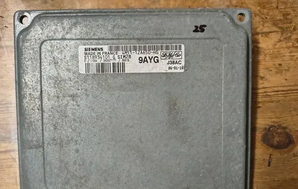 Ford C-MAX I Engine control unit/module 4M5112A650HG S118934101G