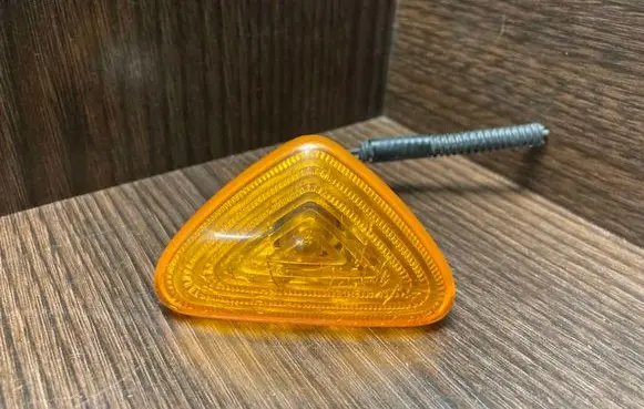 Front fender indicator light
