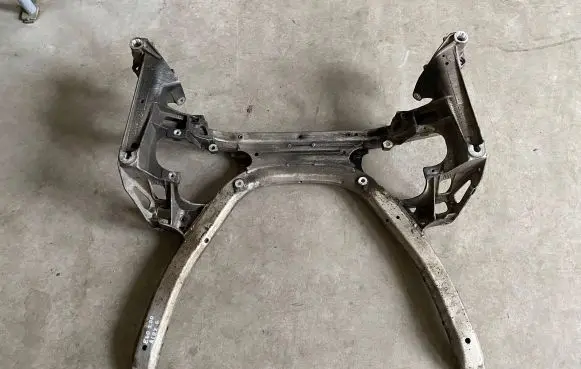 BMW 5 E60 E61 Front subframe 6759461 6759462