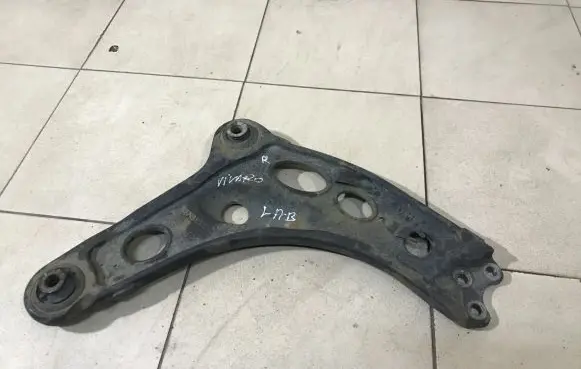 Opel Vivaro Front lower control arm/wishbone 8200395034 93853465