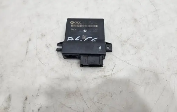 Audi A6 S6 C6 4F Gateway control module 4L0907468B