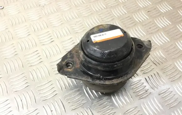 Mercedes-Benz ML W164 Engine mount bracket A2512404417