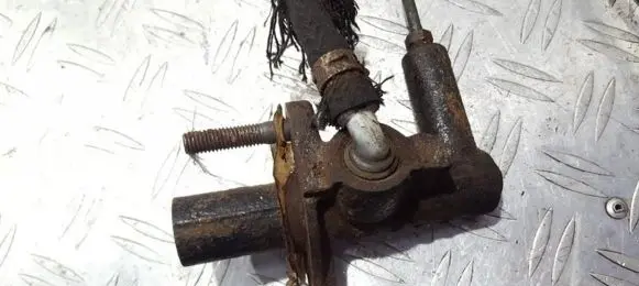 Mazda 626 Clutch master cylinder