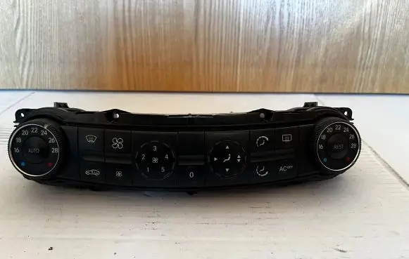 Mercedes-Benz E W211 Climate control unit 2118300385