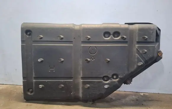 Fuel tank bottom protection