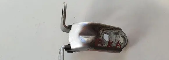 KIA Sportage Front door lower hinge 