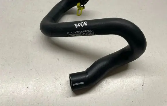 Mercedes-Benz S W221 Engine coolant pipe/hose A2218305396 2218305396