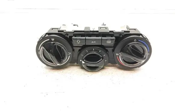 Peugeot 208 I Climate control unit 96722483ZD E1063173 T1013332G