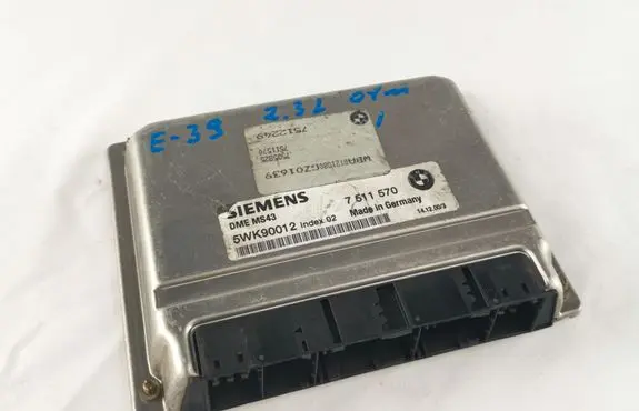 BMW 5 E39 Engine control unit/module 5WK90012 7511570 WBAGZ01639
