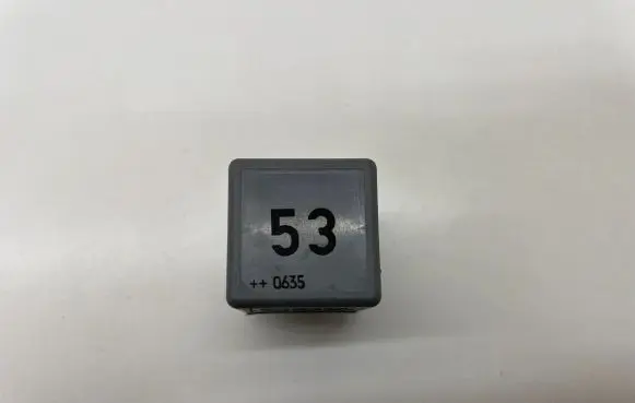Volkswagen PASSAT B6 Other relay 141951253B