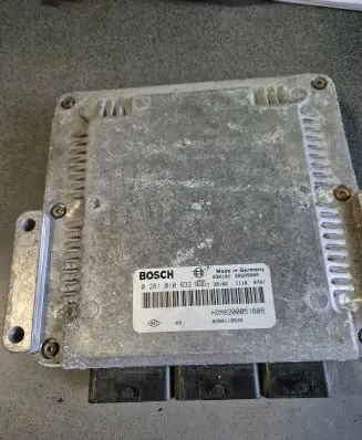 Opel Vivaro Engine control unit/module 8200118526 0281010632 8200051608