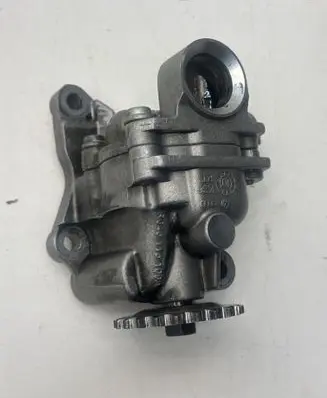 Skoda Fabia Mk2 (5J) Oil pump 045115105C 045115109A