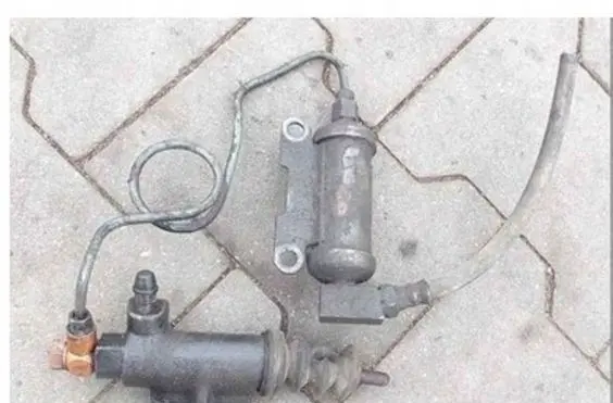 Mitsubishi L400, Space Gear Clutch slave cylinder 