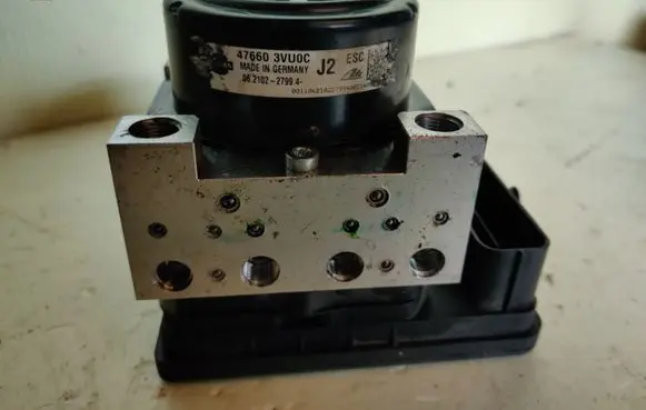 Nissan Note (E12) ABS Pump 476603VU0C