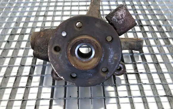 Mercedes-Benz Vito Viano W638 Front wheel hub spindle knuckle