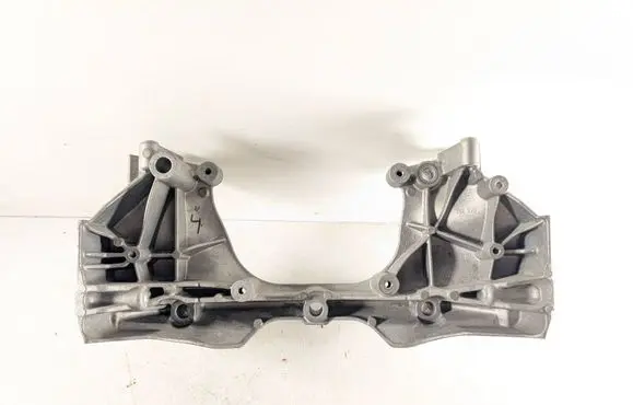 BMW 7 G70 Engine mounting bracket 9485638