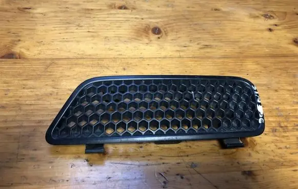 Renault Scenic I Front bumper upper radiator grill 7700428466B