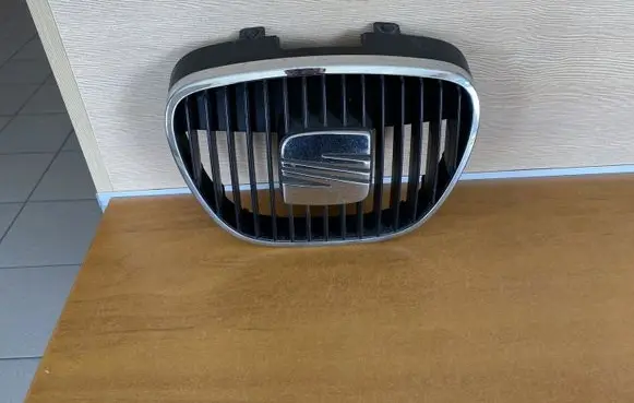 Seat Ibiza III (6L) Front grill 6L0853654