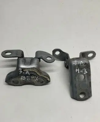 Toyota RAV 4 (XA40) Rear door hinge set