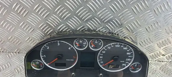 Audi A6 S6 C5 4B Speedometer (instrument cluster) 4B0920933G