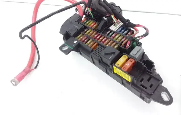 BMW 5 E60 E61 Fuse module 6906588
