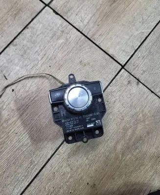 Mercedes-Benz C W204 Dash center air vent grill A2048709558 03358110101 A2048709658