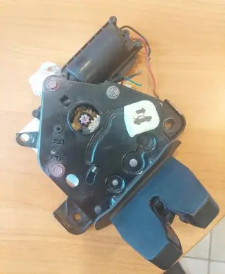 Tesla Model X Tailgate/trunk/boot lock/catch/latch 3061229