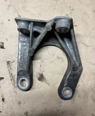 Volvo XC60 Front differential bracket 30713236
