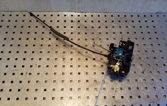 Opel Antara Front door lock
