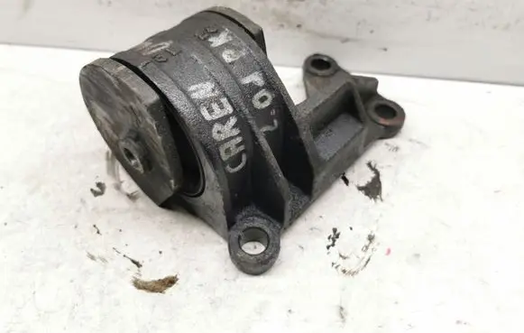 KIA Carens I Engine mount bracket
