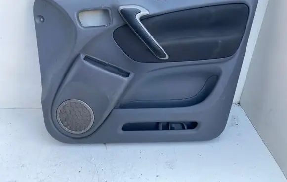 Toyota RAV 4 (XA20) Front door card panel trim 67777X1B02