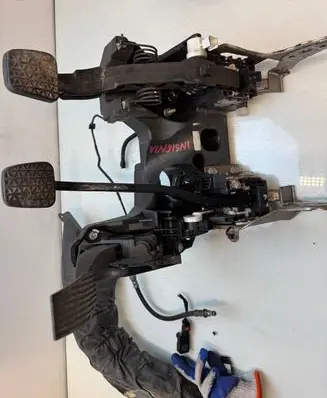 Opel Insignia A Pedal assembly 13237352