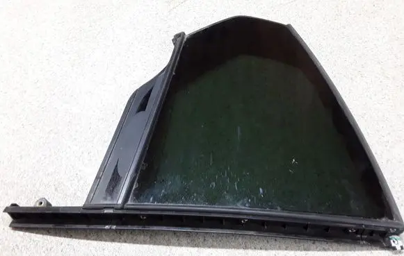 Rear vent window glass