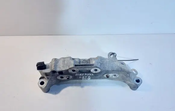 Citroen C3 Aircross Engine mounting bracket 9674960380
