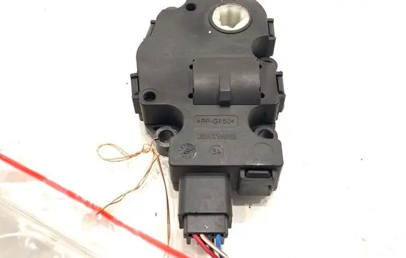 Mercedes-Benz GLE (W166 - C292) Air flap motor/actuator EFB436