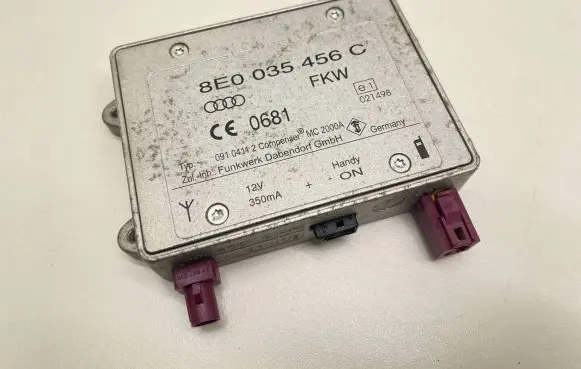 Audi Q7 4L Antenna control unit 8E0035456C 021498 09104112