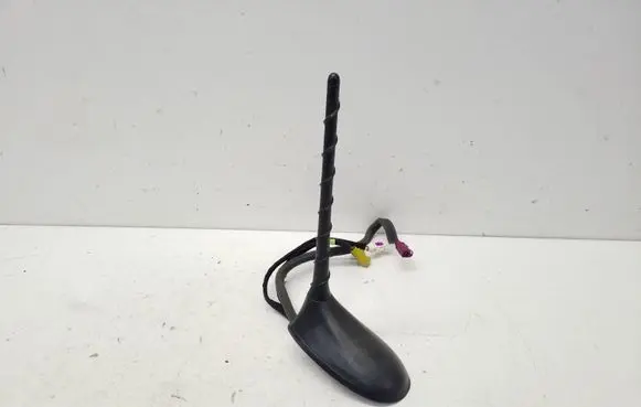 Jeep Cherokee Aerial GPS antenna P05091874AA 05091874AA