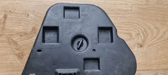 BMW 5 E39 Tail light bulb cover holder 8363566