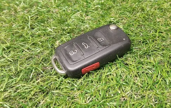 Volkswagen Jetta VI Ignition key/card 5K0837202AK