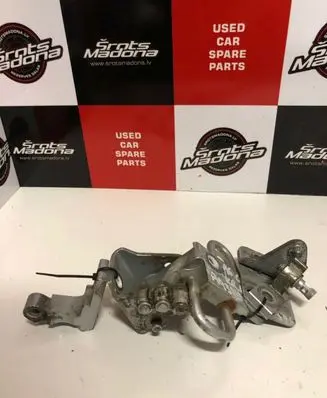 Audi A6 S6 C6 4F Front door upper hinge 8E0831411E